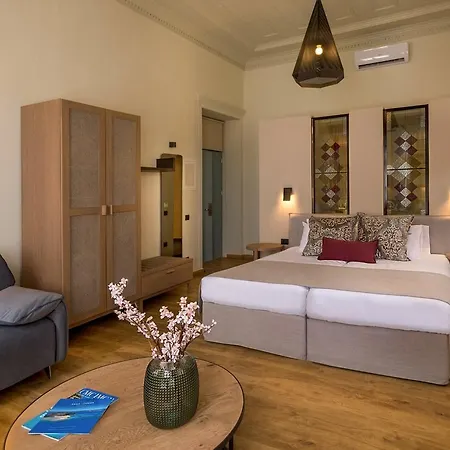 Elg Contessa Boutique Hriszí Aktí Haniá